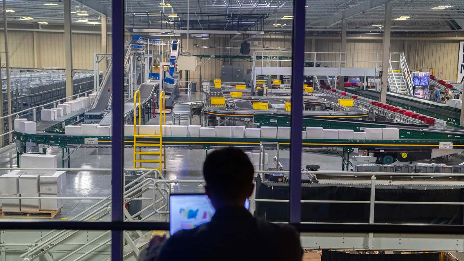 nowoczesne rozwiązania do składowania i transportu towarów